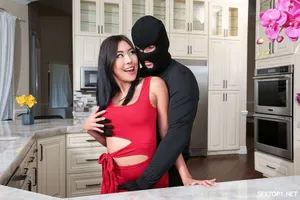 Bắn tinh ngập lồn em đồng nghiệp Shen Nana