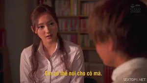 Gặp người yêu thời thơ ấu của bạn trong công viên và quay lại khách sạn để trò chuyện