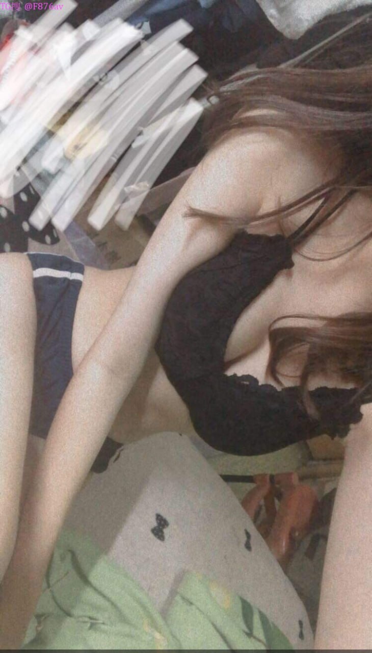 2 đứa cháu hư và người dì trẻ tuổi