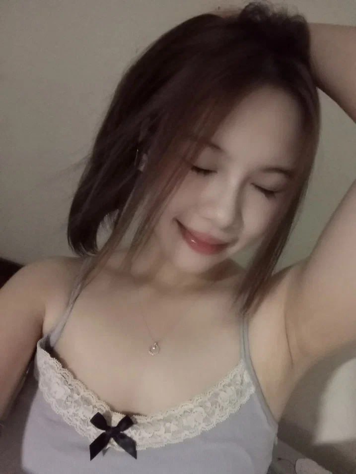 Em nhân viên nứng lồn và các anh sếp cửa hàng số hưởng