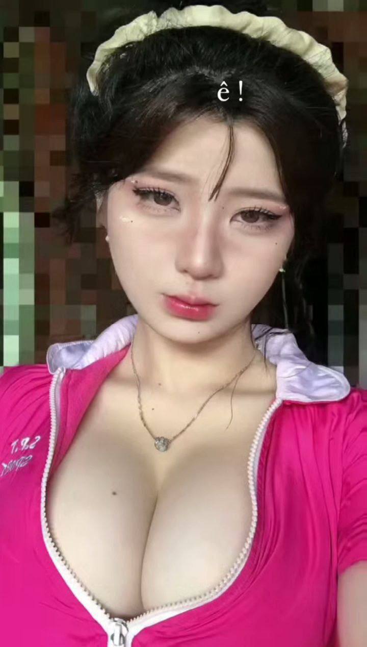 Một người phụ nữ trưởng thành có sức quyến rũ tuyệt vời
